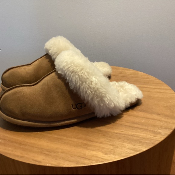 UGG chestnut Scuffette  Sheepskin Slippers(size 6) - Picture 4 of 8